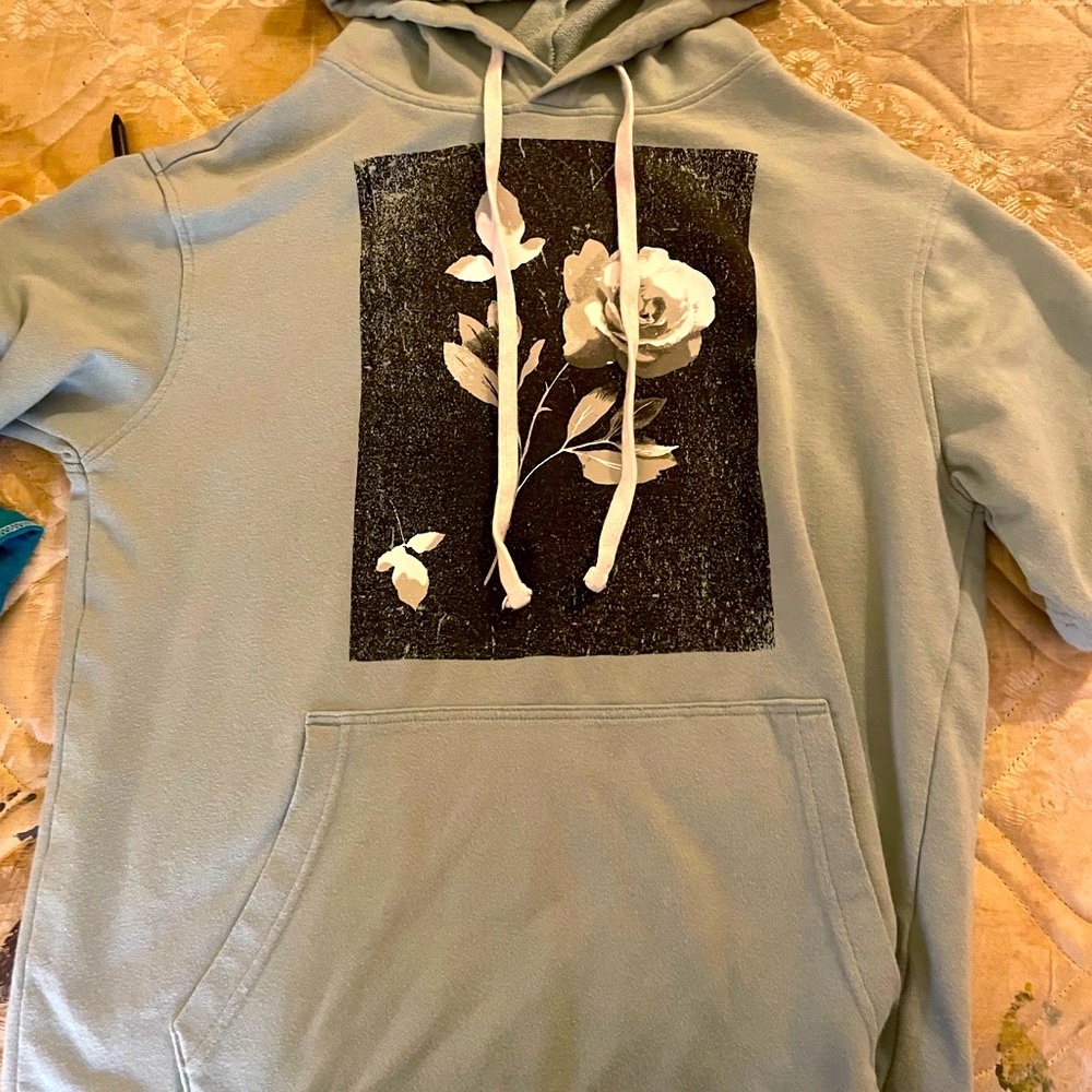 Short sleeve hoodie floral pastel green medium